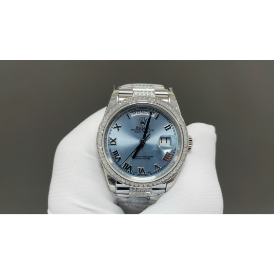 Sunday calendar series women's watch, ice blue dial, diamond-set bezel, 36mm, diamond-set silver President-style bracelet.